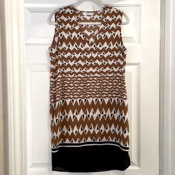 Mango Dresses & Skirts - ⭐️SOLD - Mango Suite Black and Tan Sleeveless Shift Dress